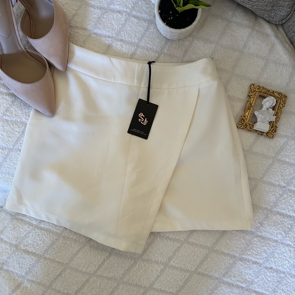 Asymmetric skort off white colour - Picture 3 of 6